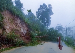 Điện Biên: Lũ quét, sạt lở đất làm 2 người tử vong, 8 mất tích, nhiều bản làng cô lập, hàng trăm hộ dân phải sơ tán khẩn cấp