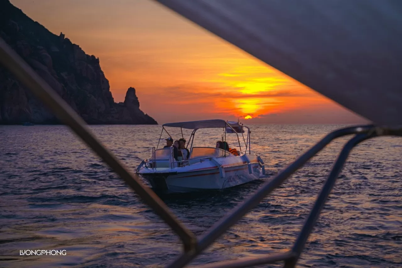 ‘Hẹn hò’ với biển xanh Vĩnh Hy ‘Hẹn hò’ với biển xanh Vĩnh Hy