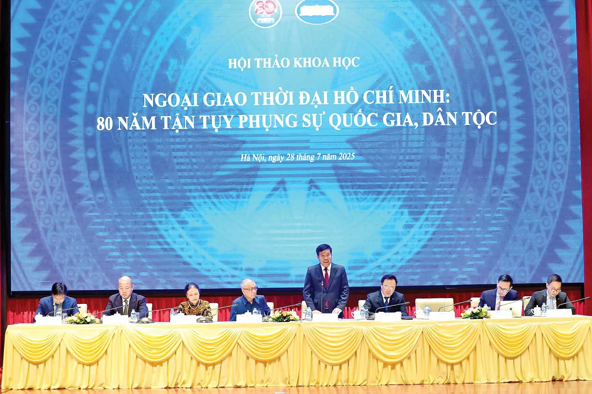Ôn cố tri tân, rèn thân lập chí