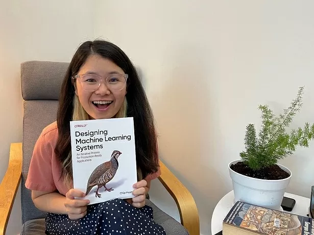 Sách của của Huyền Chip tái bản sau 10 ngày ra mắt Sách của của Huyền Chip tái bản sau 10 ngày ra mắt