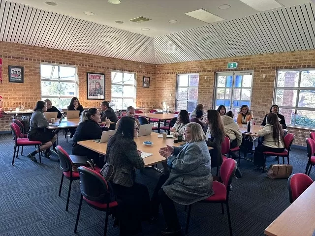 Xây dựng cầu nối giáo dục bền vững giữa Việt Nam và Tây Australia