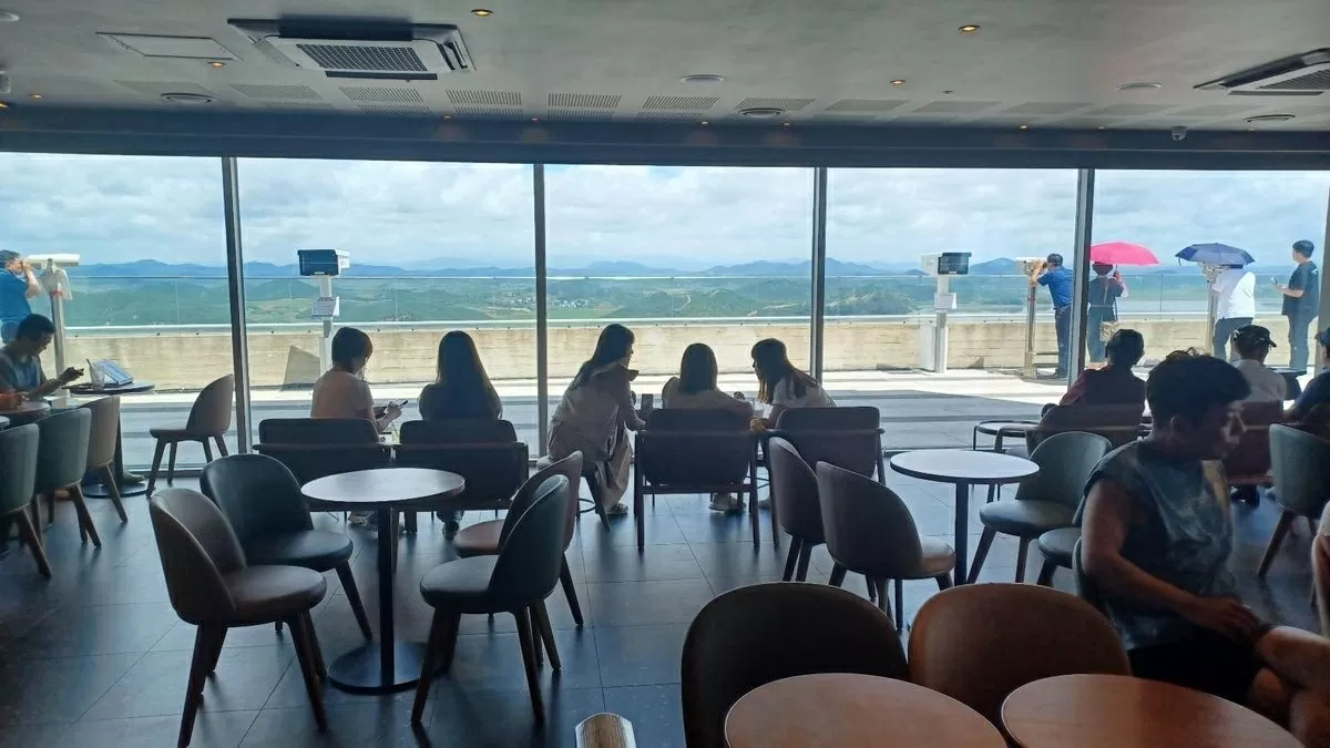 Cửa hàng Starbucks gần biên giới Triều Tiên: Điểm đến đặc biệt của du khách