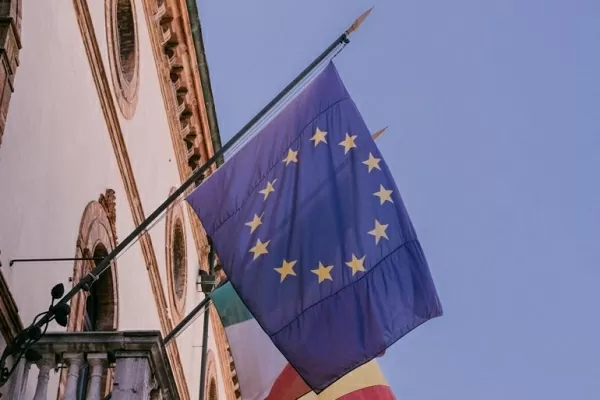 EU áp dụng quy định giảm thiểu rủi ro xã hội từ AI thế hệ mới