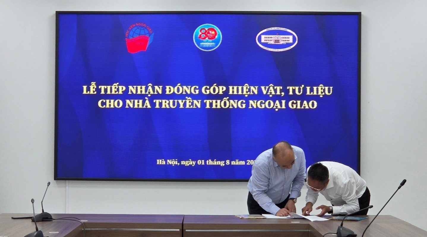 Học viện Ngoại giao tiếp nhận tư liệu, hiện vật phục vụ kỷ niệm 80 năm thành lập Ngành