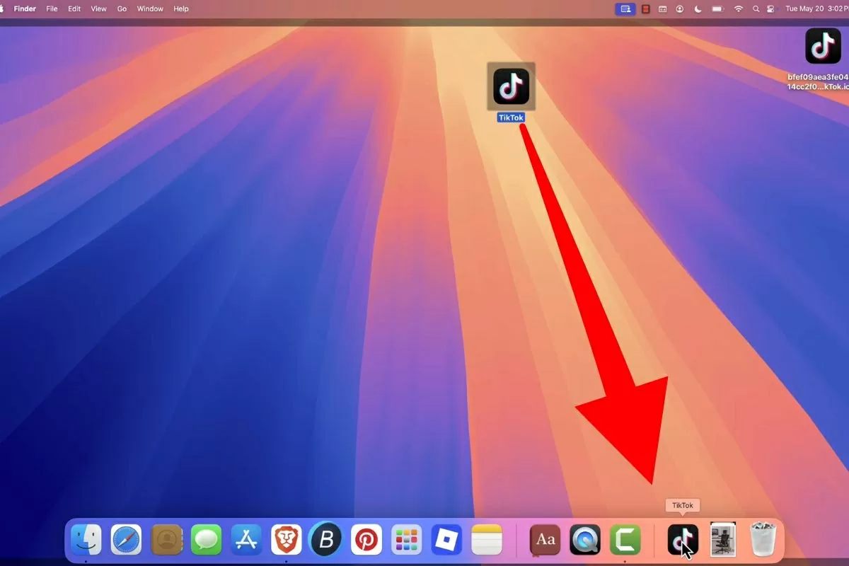 Cuối cùng, bạn kéo biểu tượng TikTok vừa tạo và thả vào phía bên phải của thanh Dock Cuối cùng, bạn kéo biểu tượng TikTok vừa tạo và thả vào phía bên phải của thanh Dock