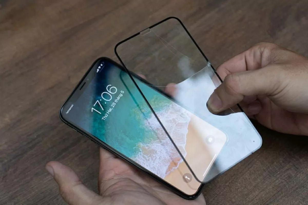 Tháo miếng dán cường lực Tháo miếng dán cường lực