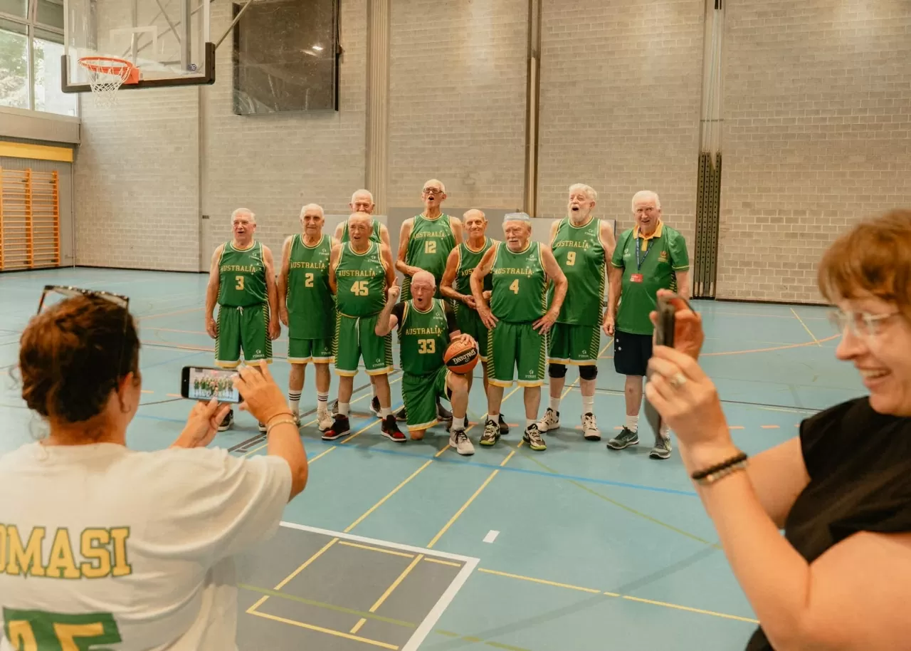 Độc đáo đội bóng rổ U90 của Australia