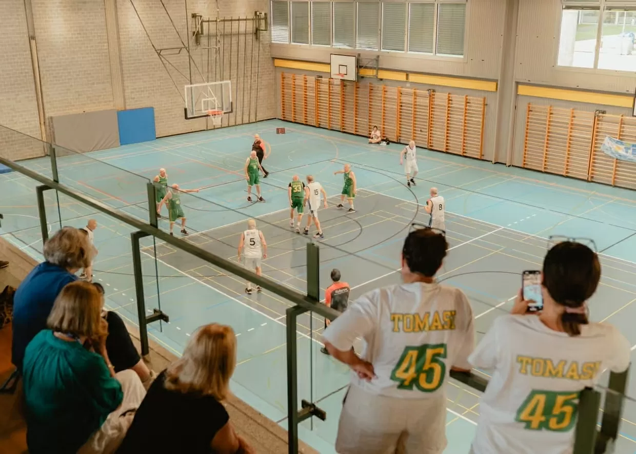 Độc đáo đội bóng rổ U90 của Australia Độc đáo đội bóng rổ U90 của Australia