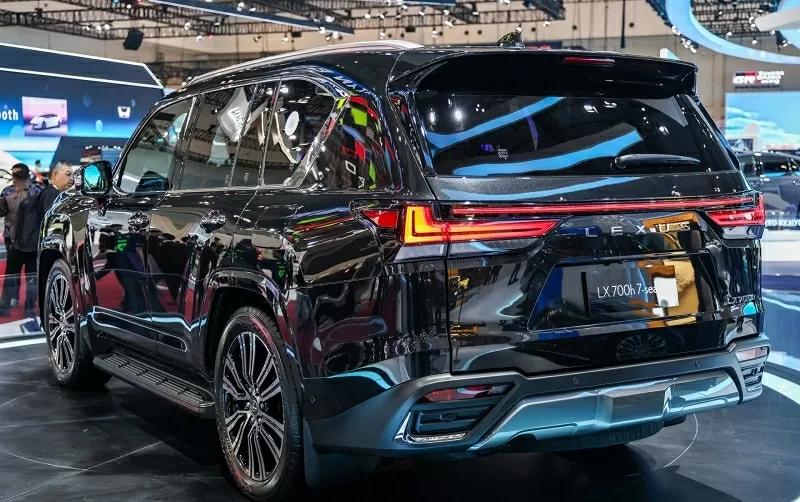 Hiện tại, Lexus vẫn chưa công bố kế hoạch phân phối chính thức mẫu LX 700h tại thị trường Việt Nam.