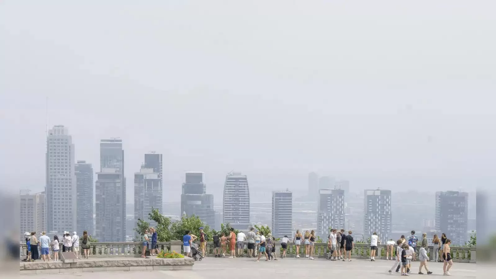 Tình trạng trên diễn ra trong bối cảnh đang có hơn 670 đám cháy rừng xảy ra cùng lúc ở Canada. (Nguồn: The Economic Times)