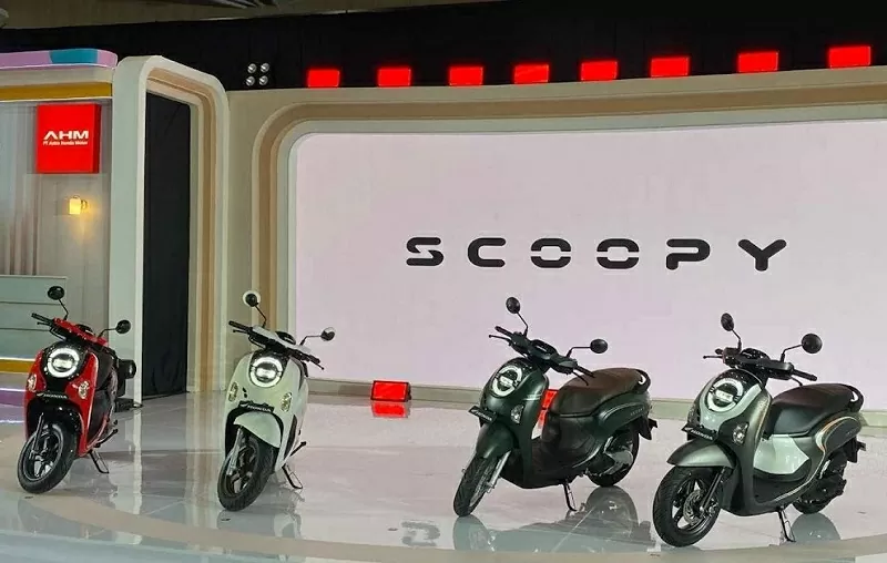 Honda Scoopy 2025 giữ phong cách thiết kế đặc trưng với các đường cong mềm mại.