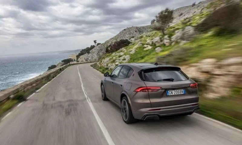 So với Porsche Macan, Maserati Grecale sở hữu kích thước nhỉnh hơn và được định vị ở phân khúc cao cấp hơn. 