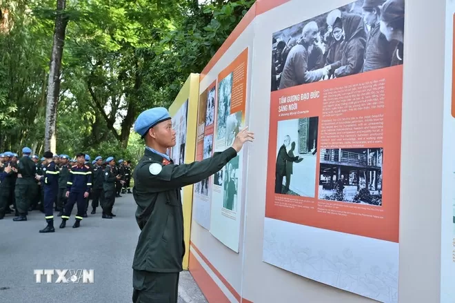 Lực lượng diễu binh, diễu hành A80 tham quan Khu Di tích Chủ tịch Hồ Chí Minh