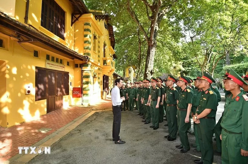 Lực lượng diễu binh, diễu hành A80 tham quan Khu Di tích Chủ tịch Hồ Chí Minh Lực lượng diễu binh, diễu hành A80 tham quan Khu Di tích Chủ tịch Hồ Chí Minh