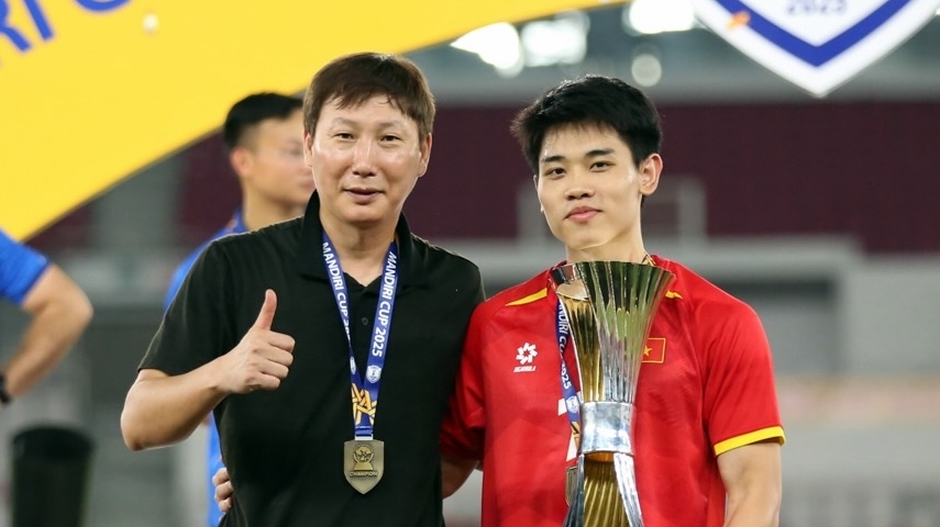 bao han du doan hlv kim sang sik se vuot hlv park hang seo sau cu dup danh hieu