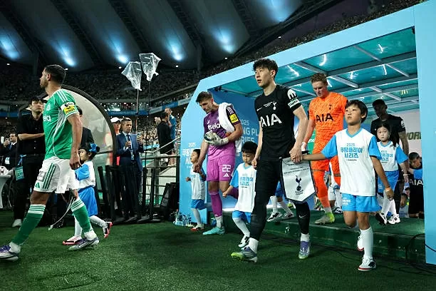 Đúng như HLV Thomas Frank cho biết trước đó, Son Heung Min đá chính trong trận giao hữu với Newcastle tại Hàn Quốc. (Nguồn: Getty Images)