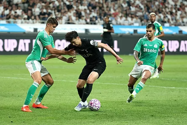 CHÙM ẢNH: Son Heung Min rớt nước mắt chia tay Tottenham