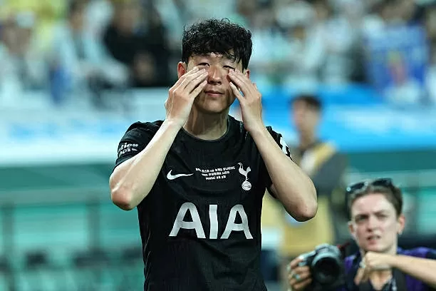 CHÙM ẢNH: Son Heung Min rớt nước mắt chia tay Tottenham CHÙM ẢNH: Son Heung Min rớt nước mắt chia tay Tottenham