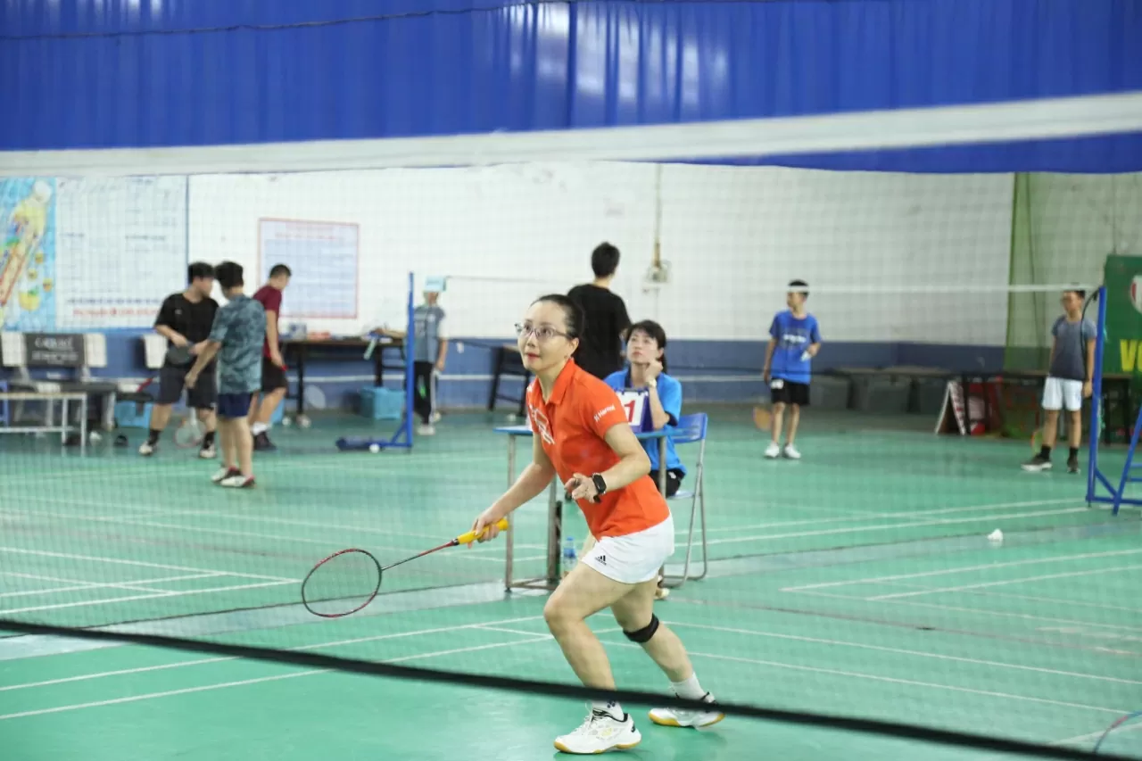 VDV Nguyễn Thu Giang thuộc Công đoàn Bộ Ngoại giao thi đấu bộ môn cầu lâu. (Ảnh: Thành Long)