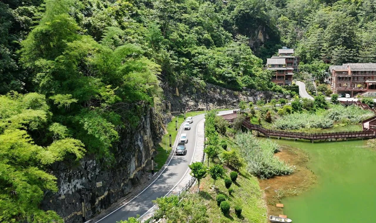 Tăng cường giao lưu Văn hóa Việt – Trung qua trải nghiệm tour du lịch tự lái xe