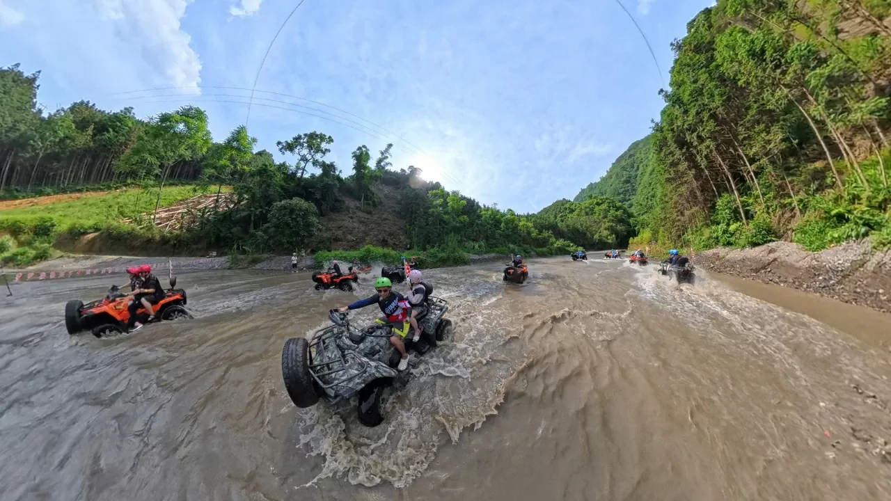Tăng cường giao lưu Văn hóa Việt – Trung qua trải nghiệm tour du lịch tự lái xe Tăng cường giao lưu Văn hóa Việt – Trung qua trải nghiệm tour du lịch tự lái xe