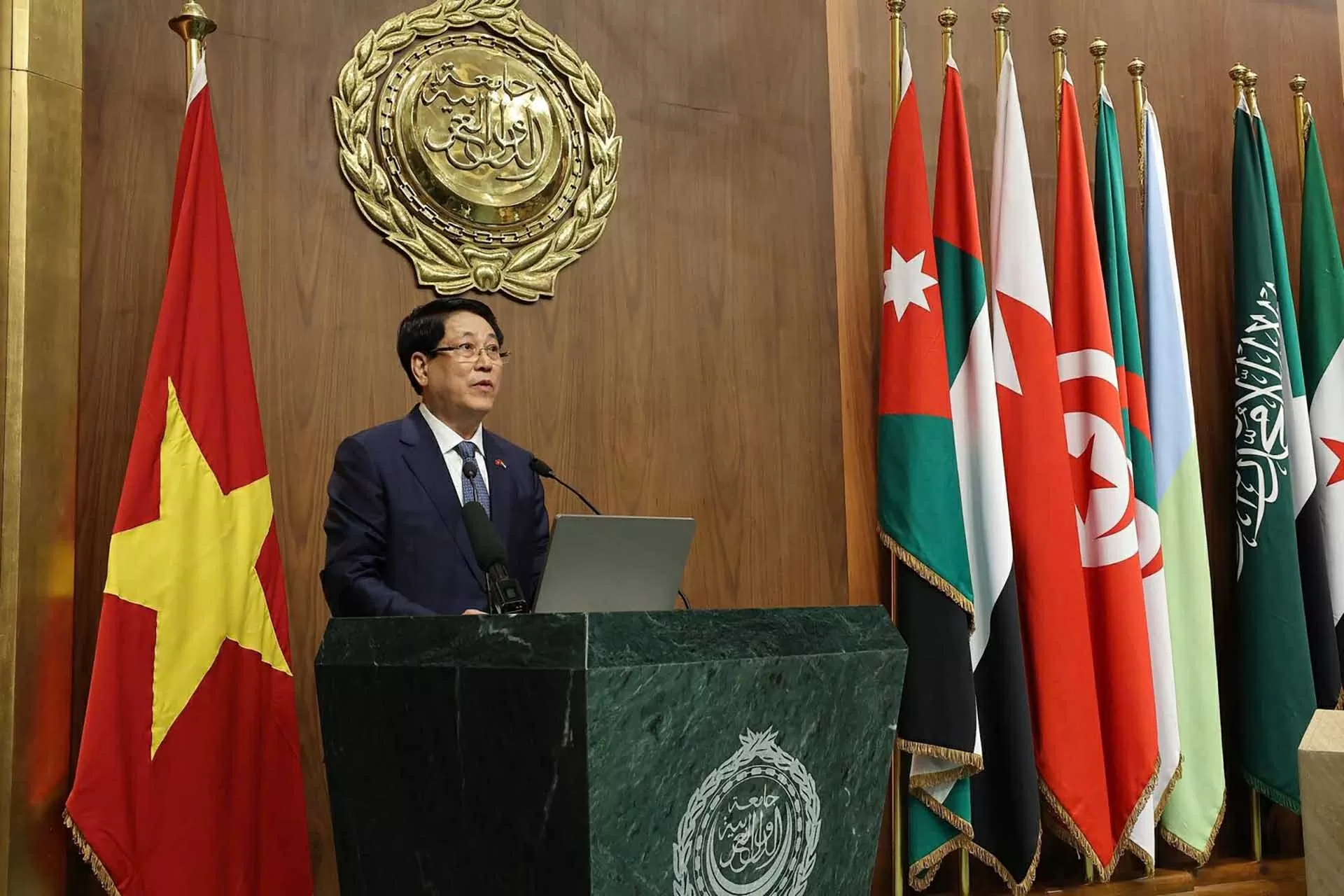 Chủ tịch nước Lương Cường phát biểu chính sách tại rụ sở Liên đoàn Arab ở thủ đô Cairo, Ai Cập. ((Ảnh: Khánh Lâm)