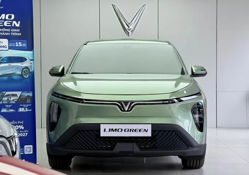 VinFast Limo Green sở hữu kích thước nhỉnh hơn đáng kể so với các mẫu MPV phổ thông. VinFast Limo Green sở hữu kích thước nhỉnh hơn đáng kể so với các mẫu MPV phổ thông.