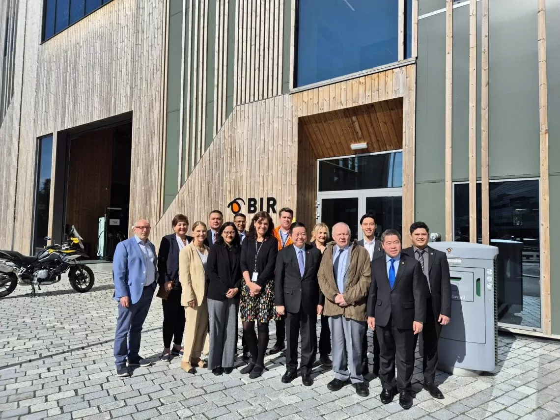 Tổng Thư ký ASEAN, Tiến sĩ Kao Kim Hourn thăm BIR AS – một trong những công ty quản lý chất thải lớn nhất của Na Uy, đặt tại thành phố Bergen ngày 12/6/2025. (Nguồn: asean.org) Tổng Thư ký ASEAN, Tiến sĩ Kao Kim Hourn thăm BIR AS – một trong những công ty quản lý chất thải lớn nhất của Na Uy, đặt tại thành phố Bergen ngày 12/6/2025. (Nguồn: asean.org)