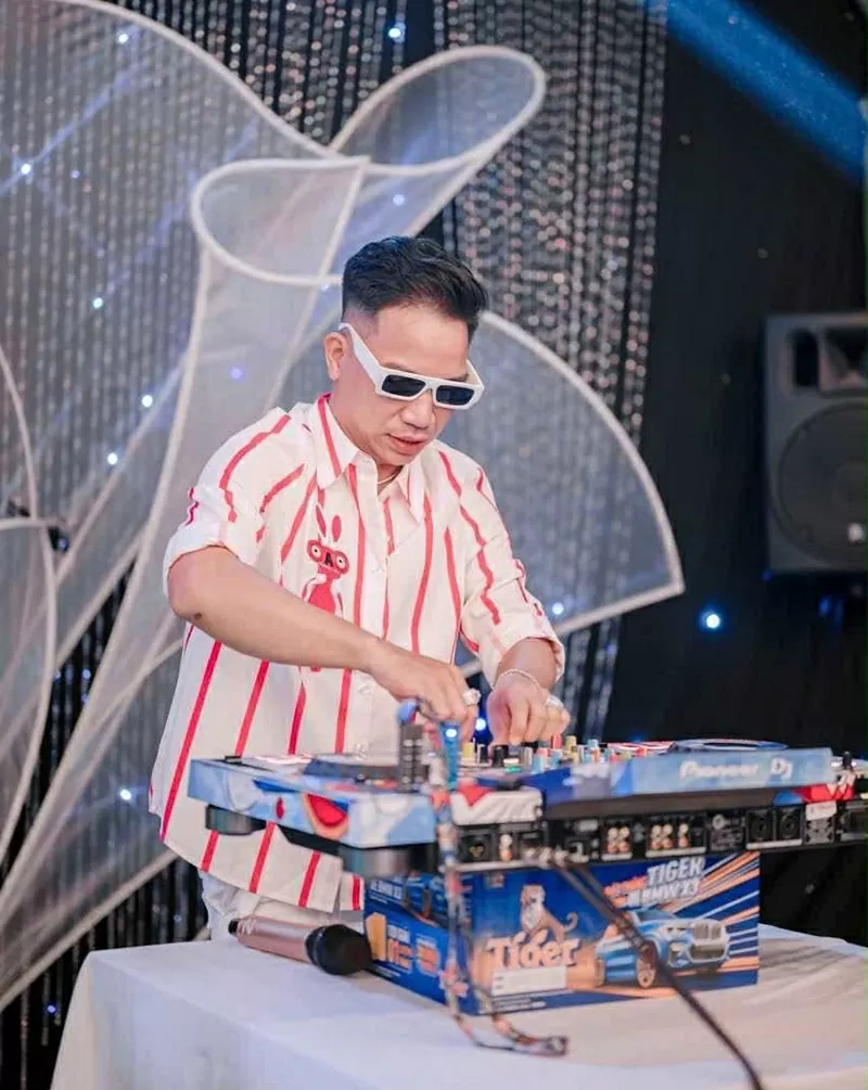 DJ A Sui – Pha chút hài, thêm chút hoài niệm, hút trăm nghìn lượt xem DJ A Sui – Pha chút hài, thêm chút hoài niệm, hút trăm nghìn lượt xem