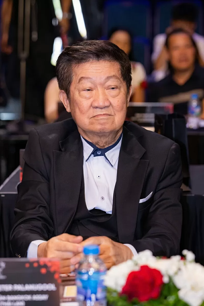 Tỷ phú Peter Palanugool - thành viên Hoàng gia Thái Lan. Tỷ phú Peter Palanugool - thành viên Hoàng gia Thái Lan.