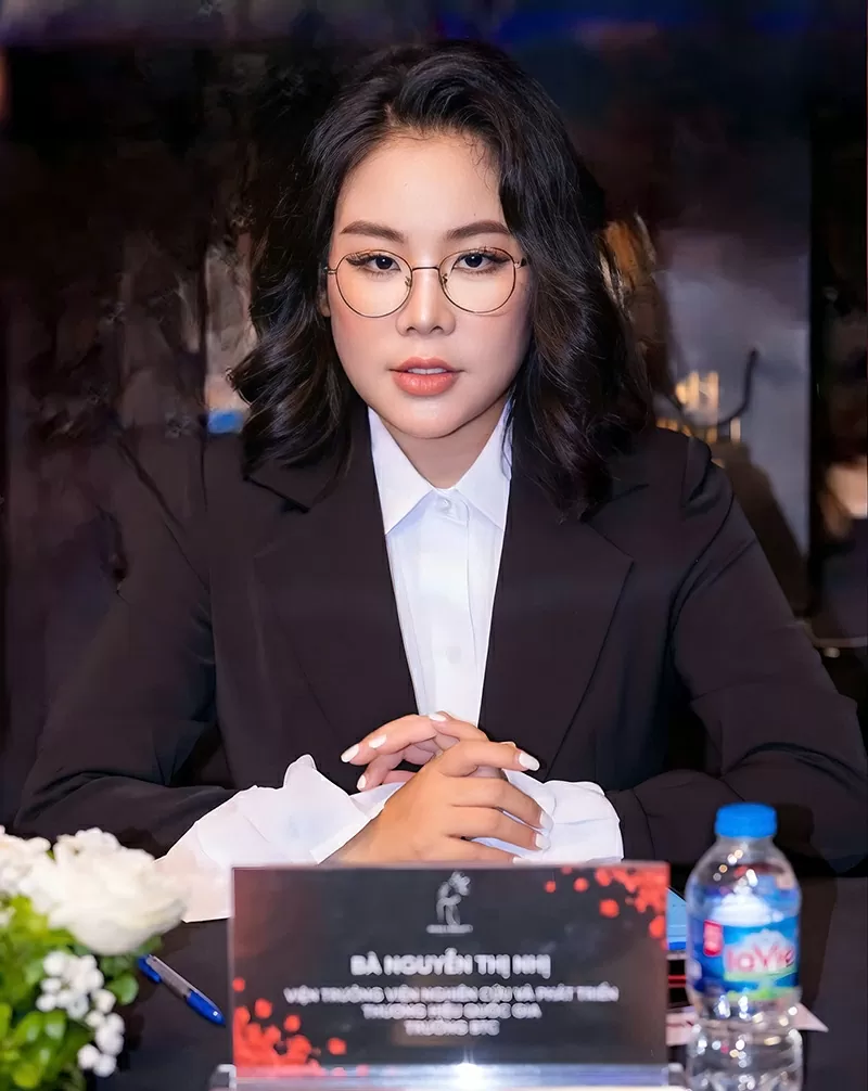 Bà Nguyễn Thị Nhị - Viện trưởng Viện nghiên cứu đào tạo và phát triển thương hiệu quốc gia, Trưởng BTC cuộc thi. Bà Nguyễn Thị Nhị - Viện trưởng Viện nghiên cứu đào tạo và phát triển thương hiệu quốc gia, Trưởng BTC cuộc thi.