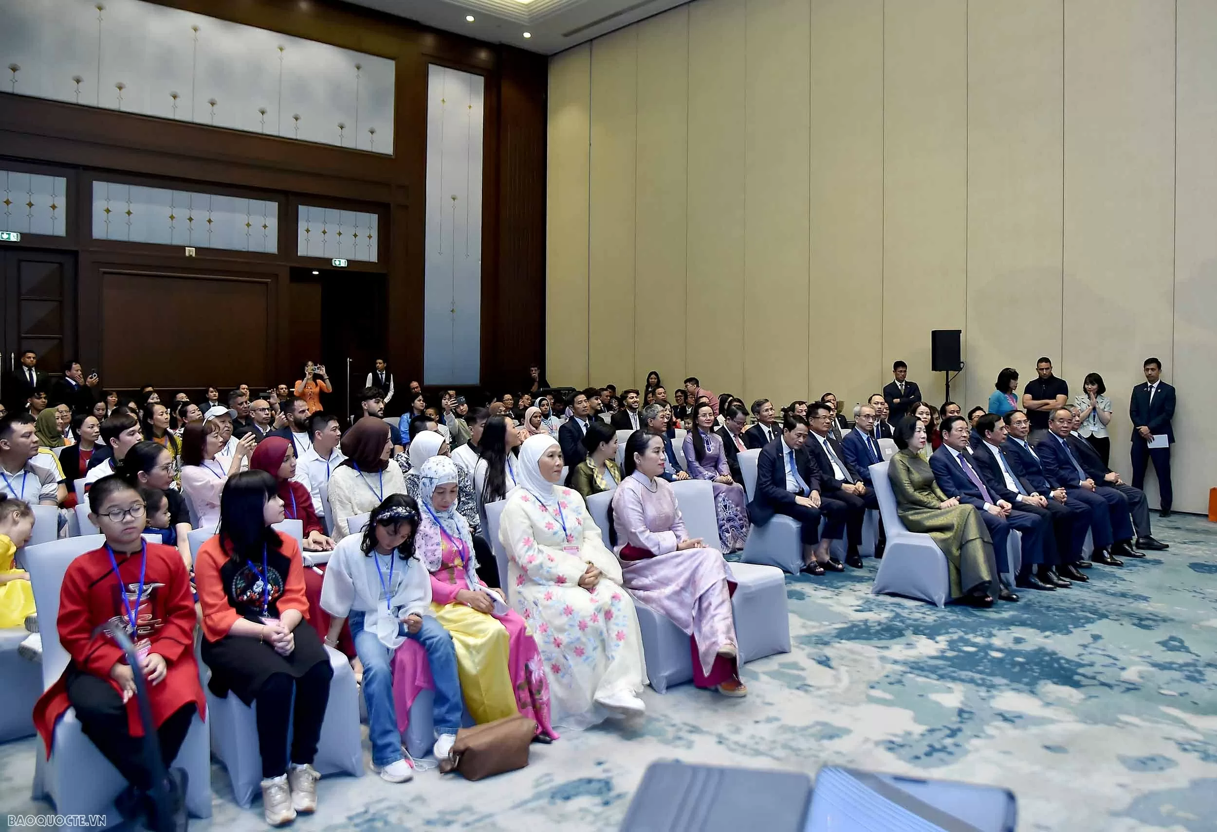 Chủ tịch nước Lương Cường gặp mặt Đại sứ quán và cộng đồng người Việt Nam tại Ai Cập Chủ tịch nước Lương Cường gặp mặt Đại sứ quán và cộng đồng người Việt Nam tại Ai Cập