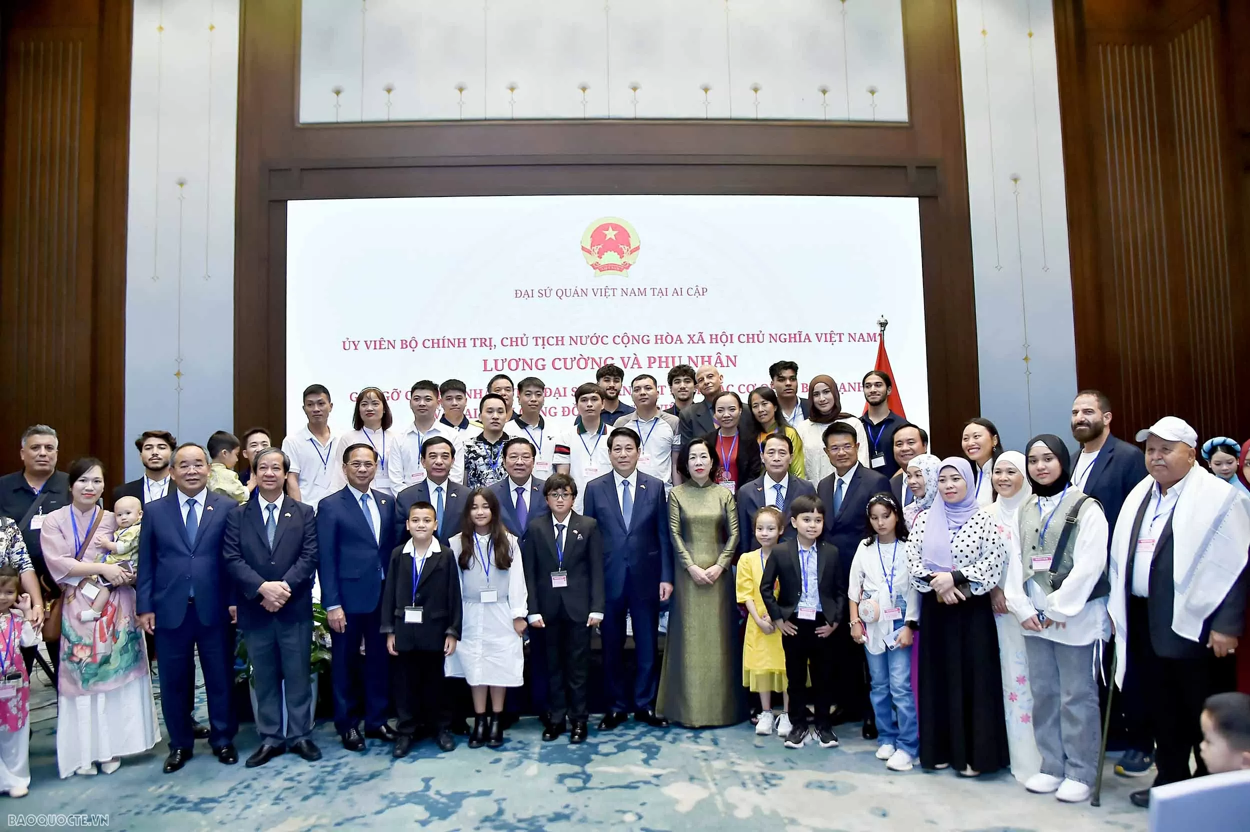 Chủ tịch nước Lương Cường gặp mặt Đại sứ quán và cộng đồng người Việt Nam tại Ai Cập Chủ tịch nước Lương Cường gặp mặt Đại sứ quán và cộng đồng người Việt Nam tại Ai Cập