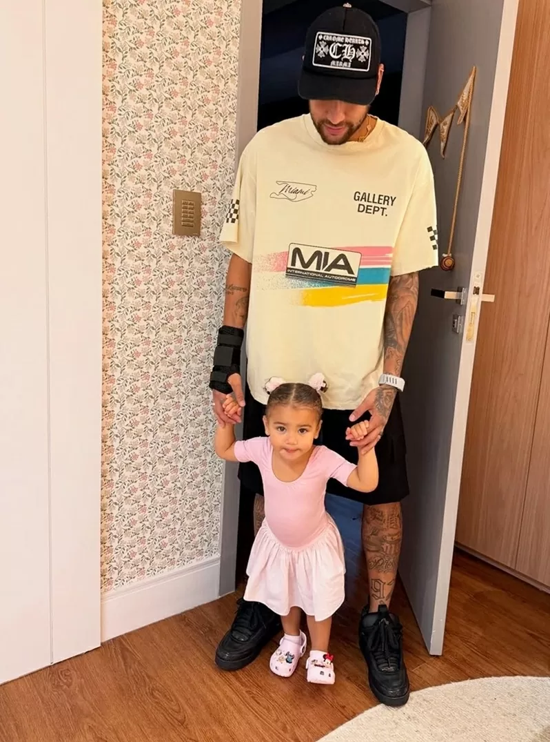 Neymar và những khoảnh khắc đáng yêu cùng gia đình nhỏ Neymar và những khoảnh khắc đáng yêu cùng gia đình nhỏ