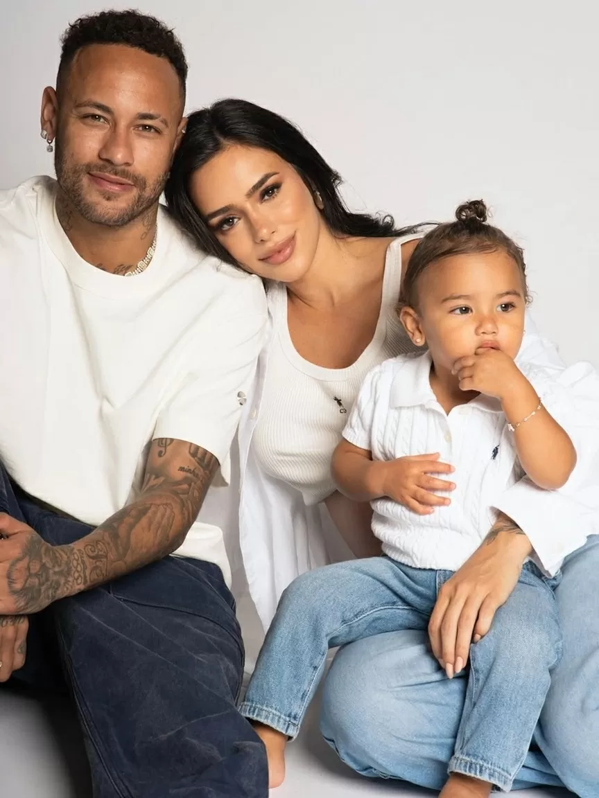 Neymar và những khoảnh khắc đáng yêu cùng gia đình nhỏ