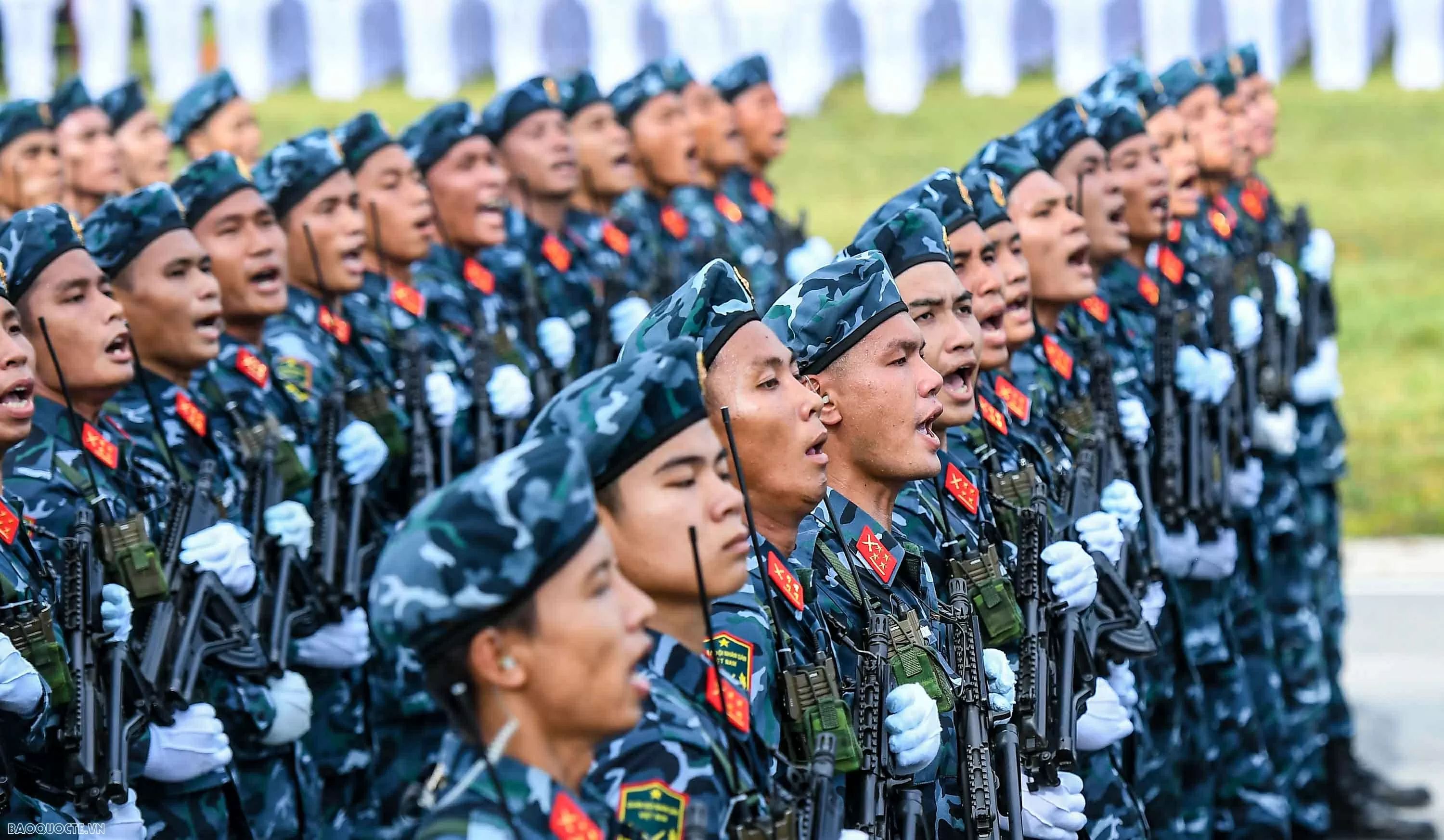 Chiến sĩ diễu binh vượt nắng, thắng mưa luyện tập