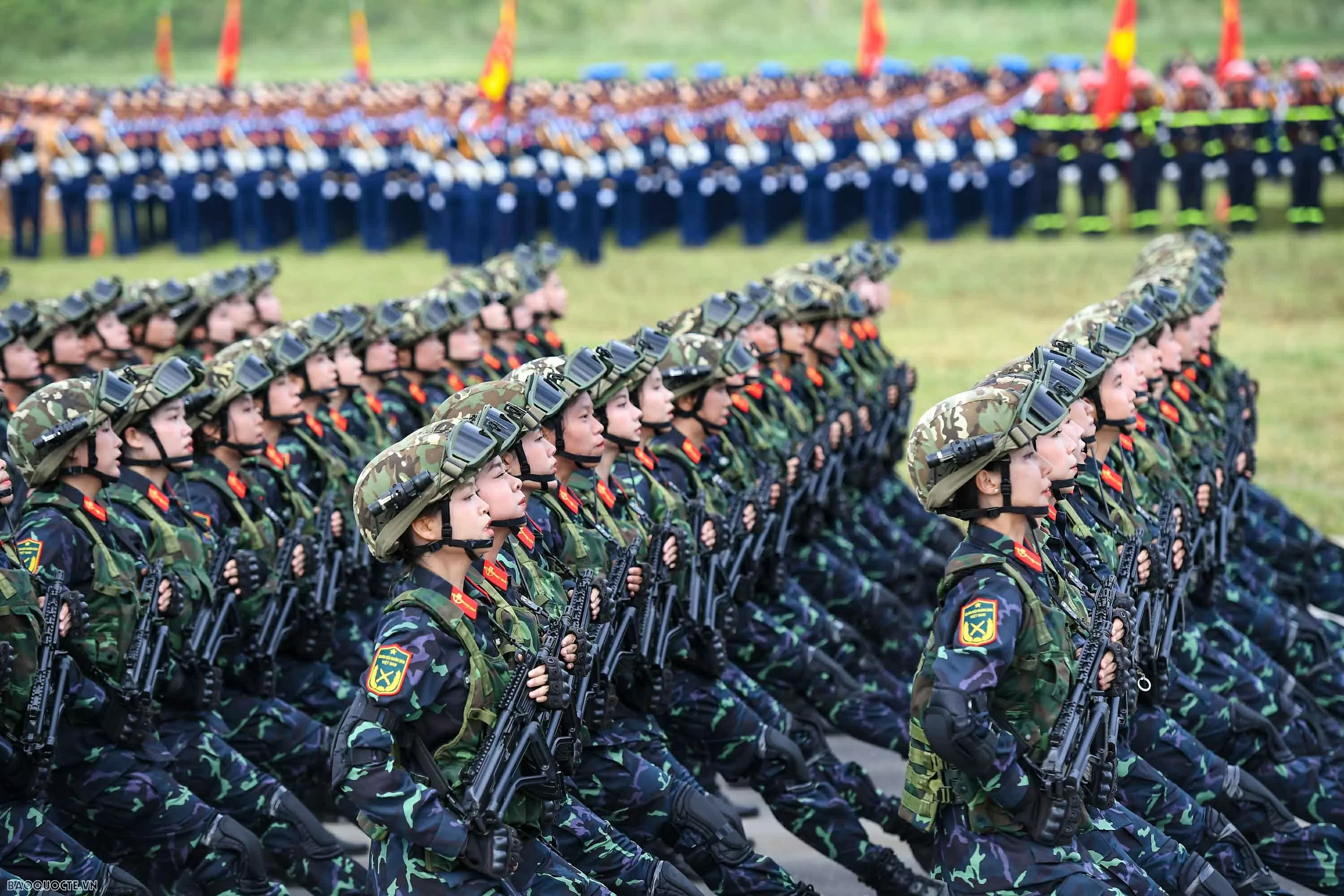 Chiến sĩ diễu binh vượt nắng, thắng mưa luyện tập