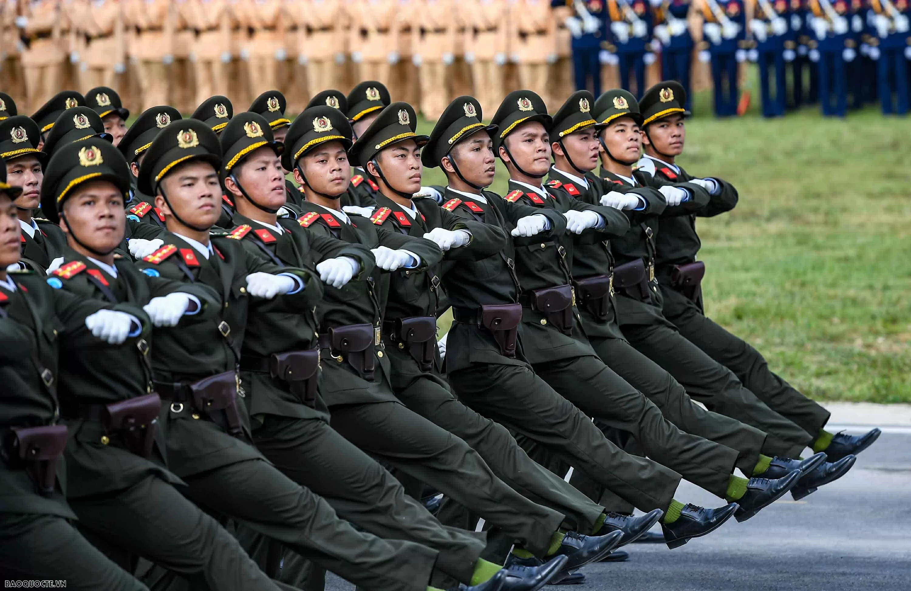 Chiến sĩ diễu binh vượt nắng, thắng mưa luyện tập