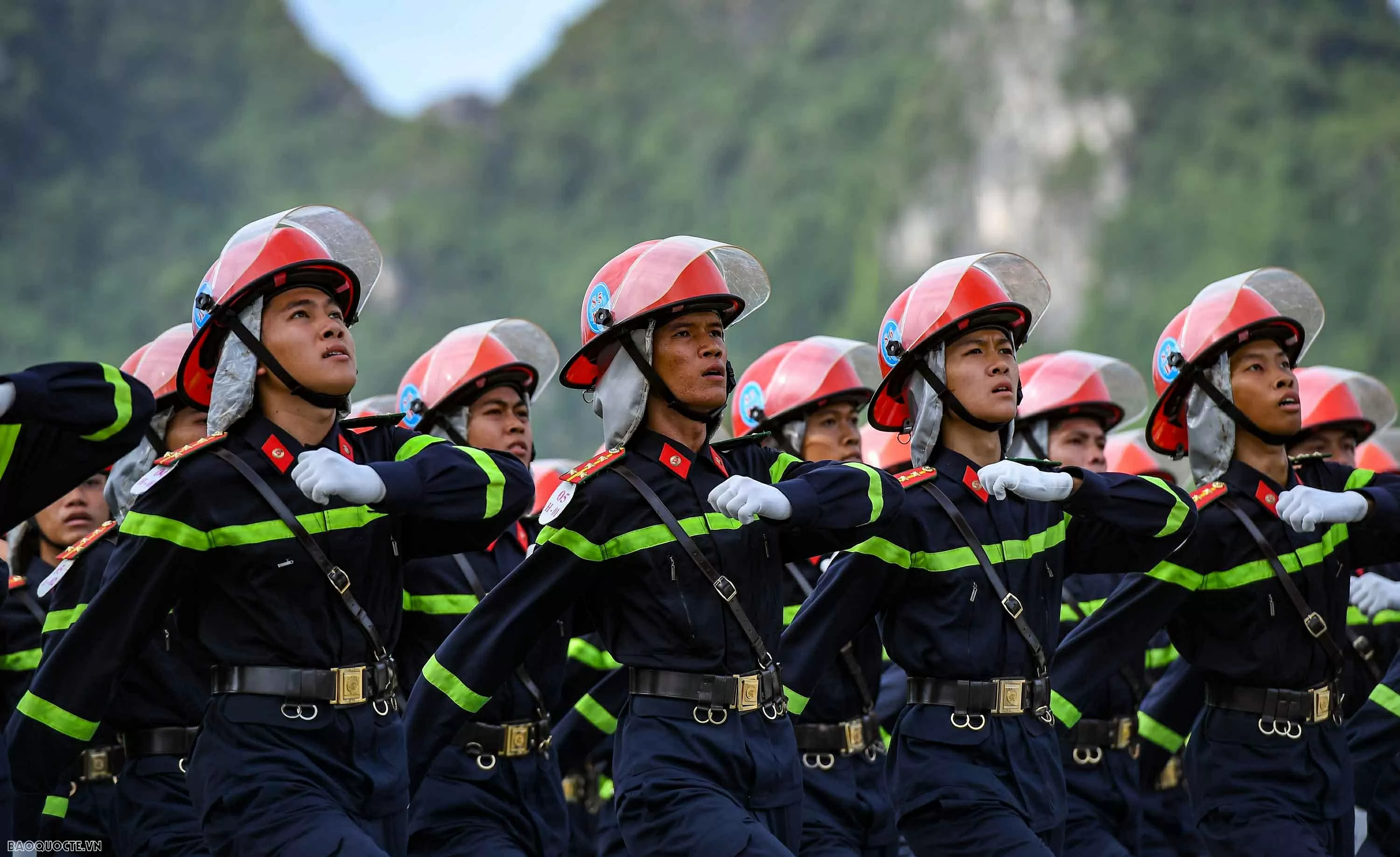 Chiến sĩ diễu binh vượt nắng, thắng mưa luyện tập