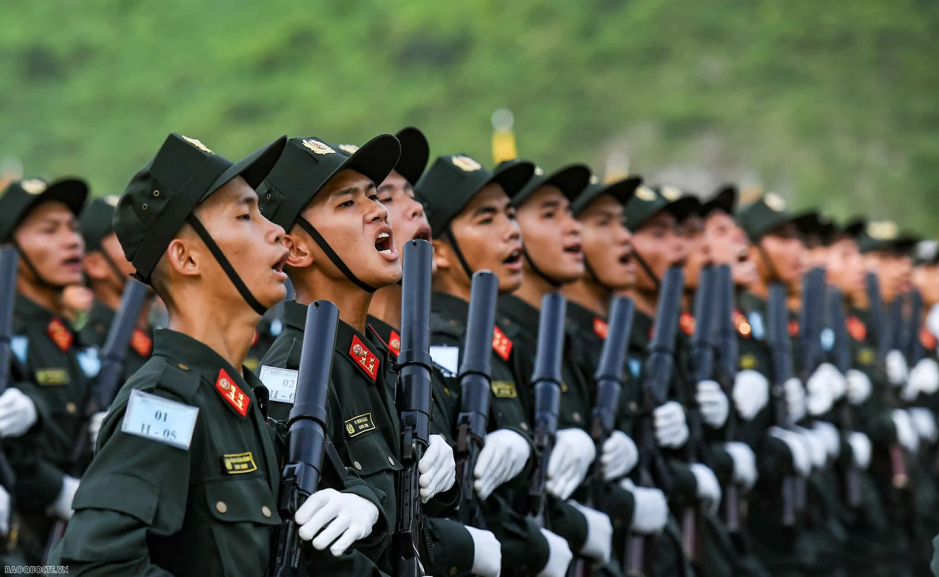 Chiến sĩ diễu binh vượt nắng, thắng mưa luyện tập