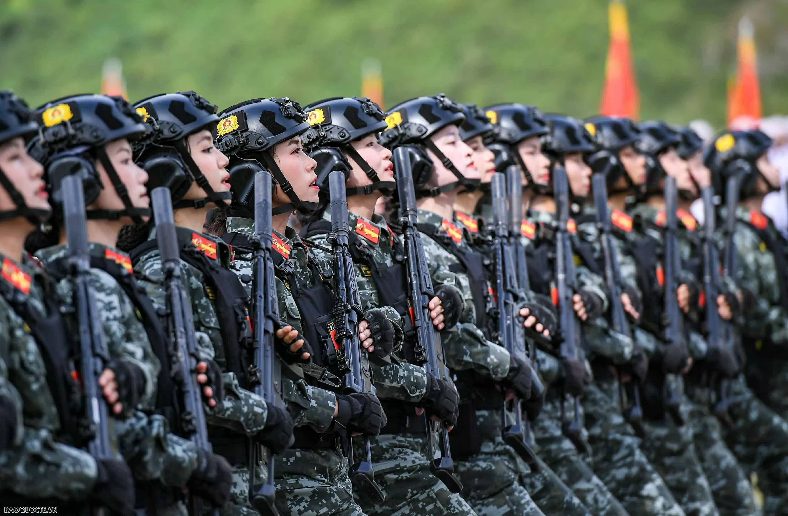 Chiến sĩ diễu binh vượt nắng, thắng mưa luyện tập