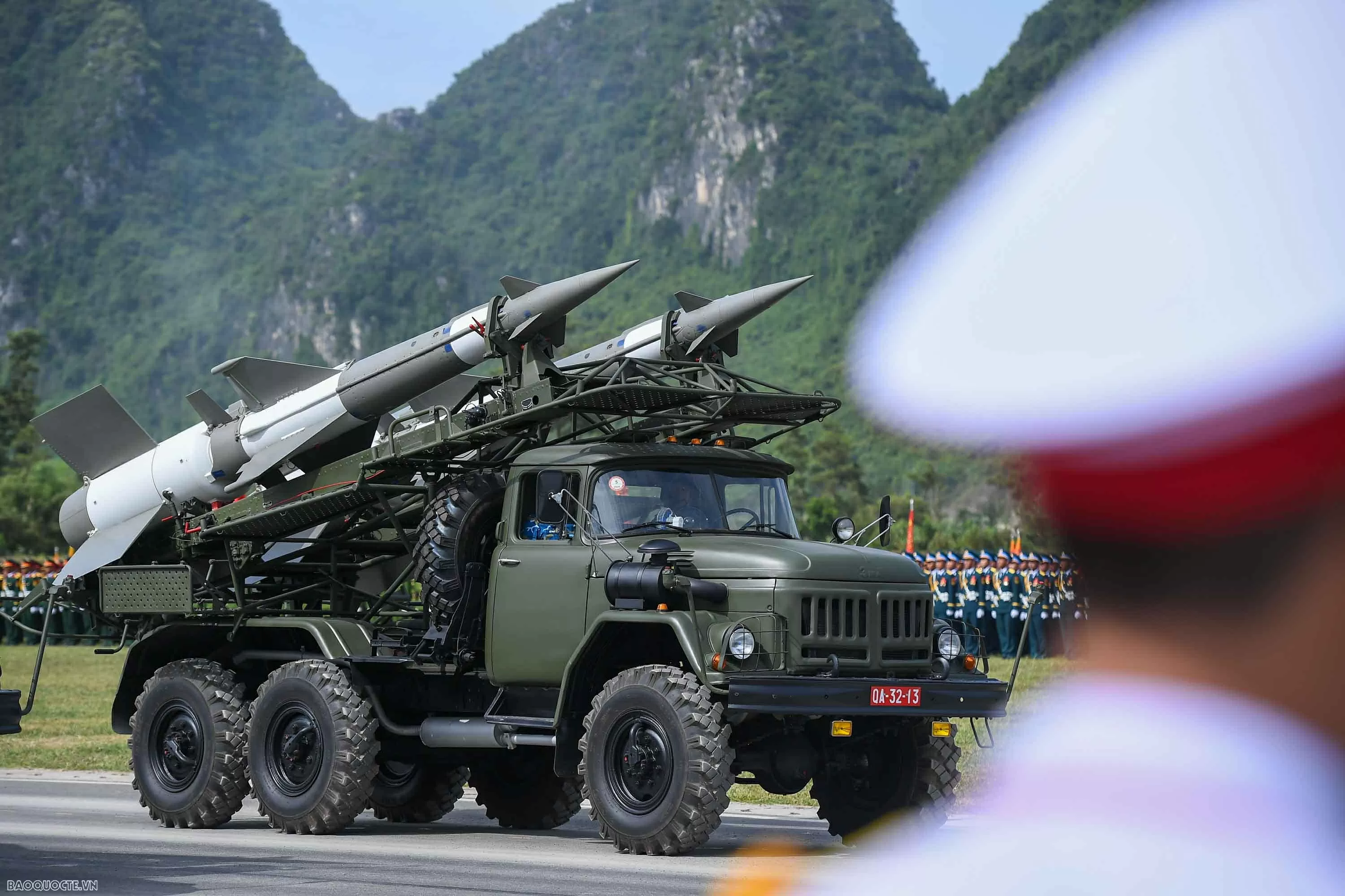 Chiến sĩ diễu binh vượt nắng, thắng mưa luyện tập