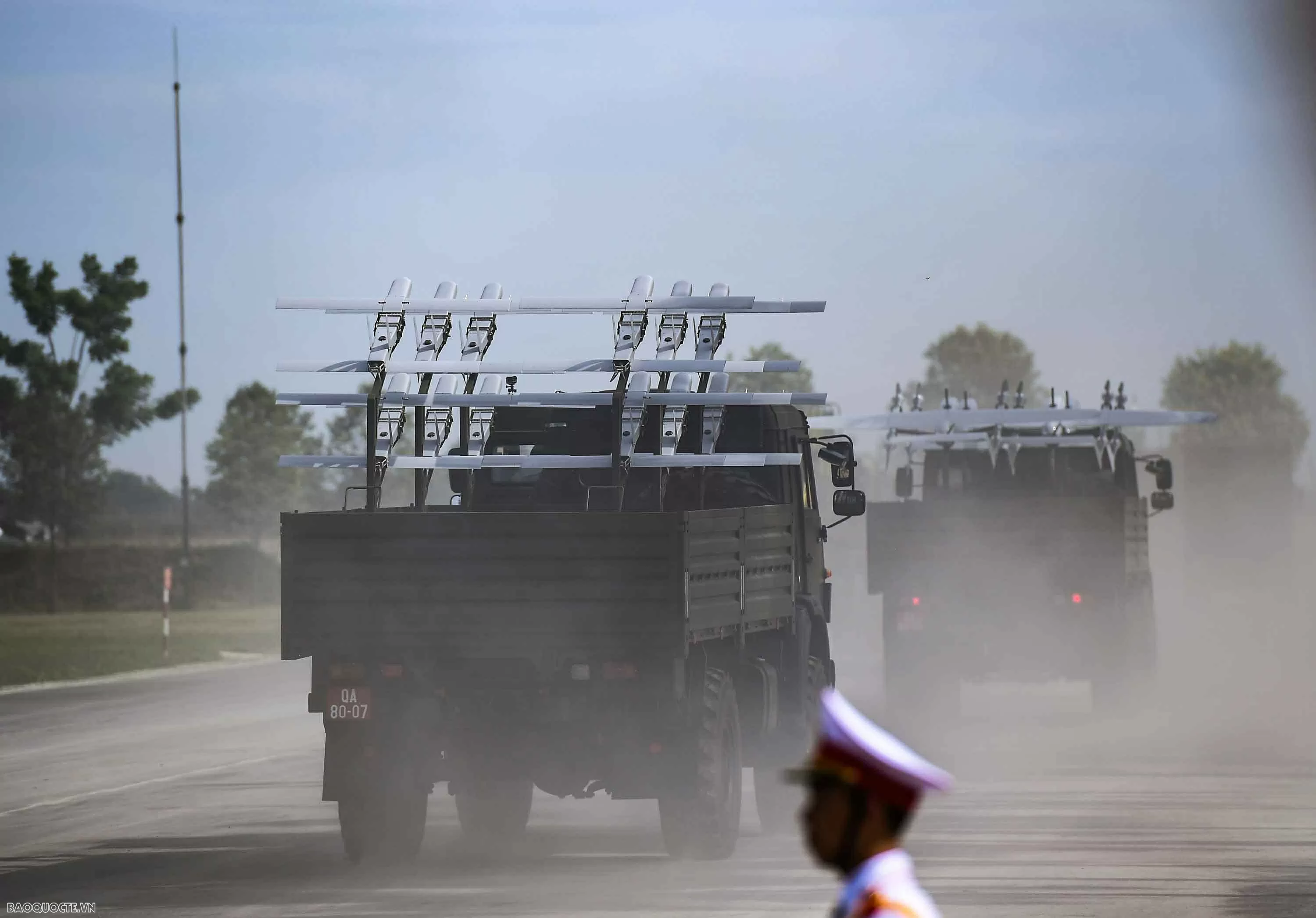 Chiến sĩ diễu binh vượt nắng, thắng mưa luyện tập