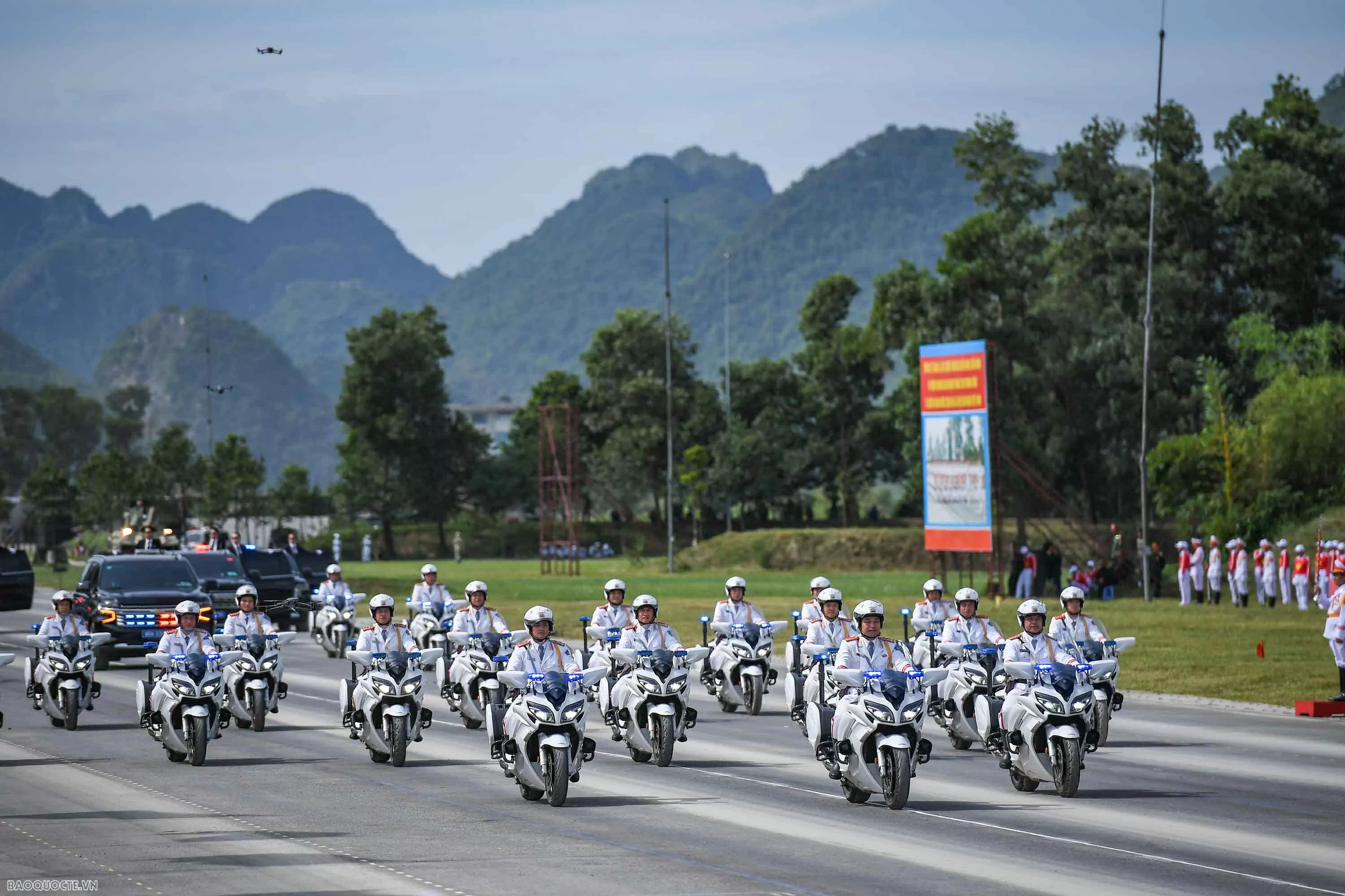 Chiến sĩ diễu binh vượt nắng, thắng mưa luyện tập