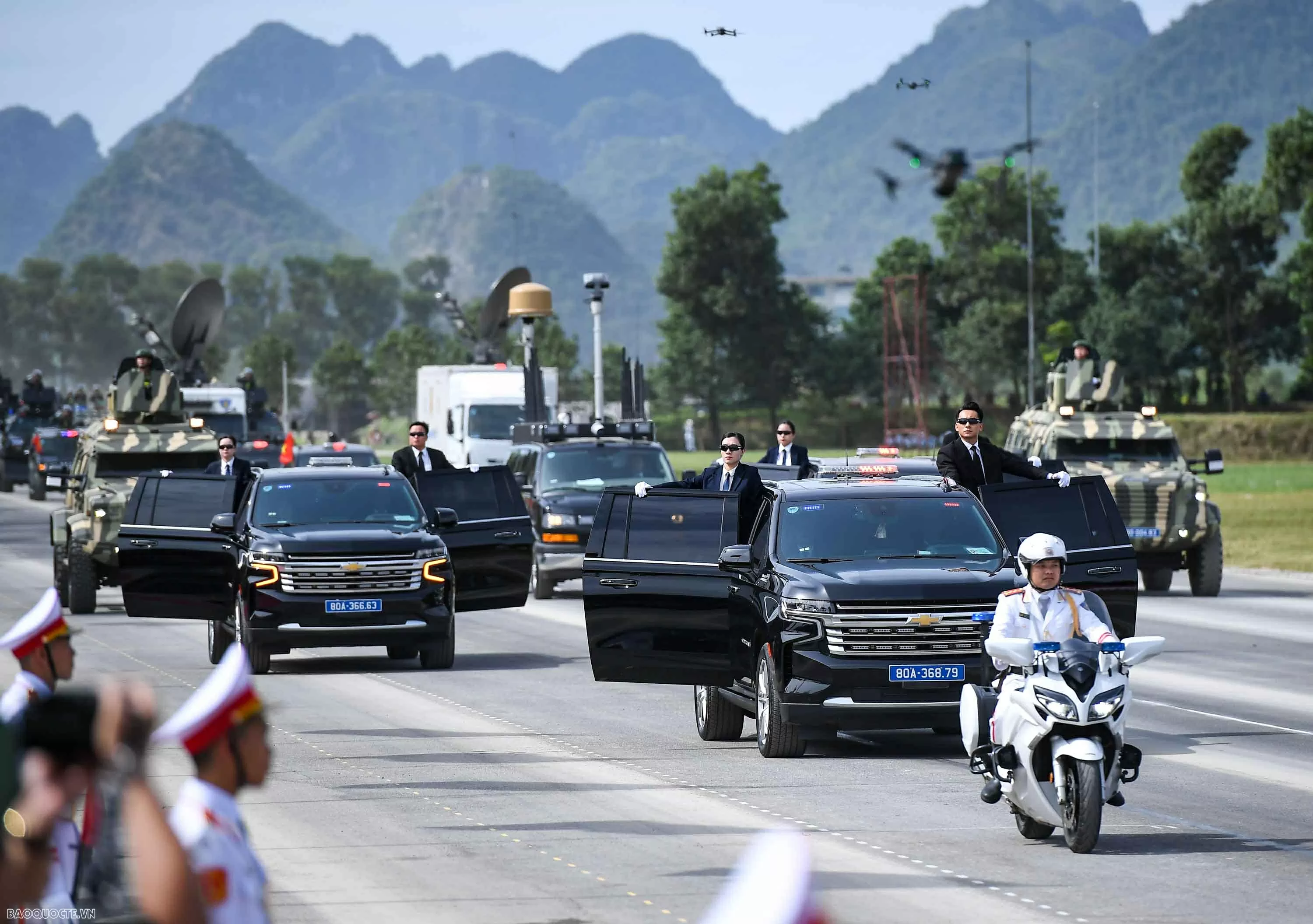 Chiến sĩ diễu binh vượt nắng, thắng mưa luyện tập