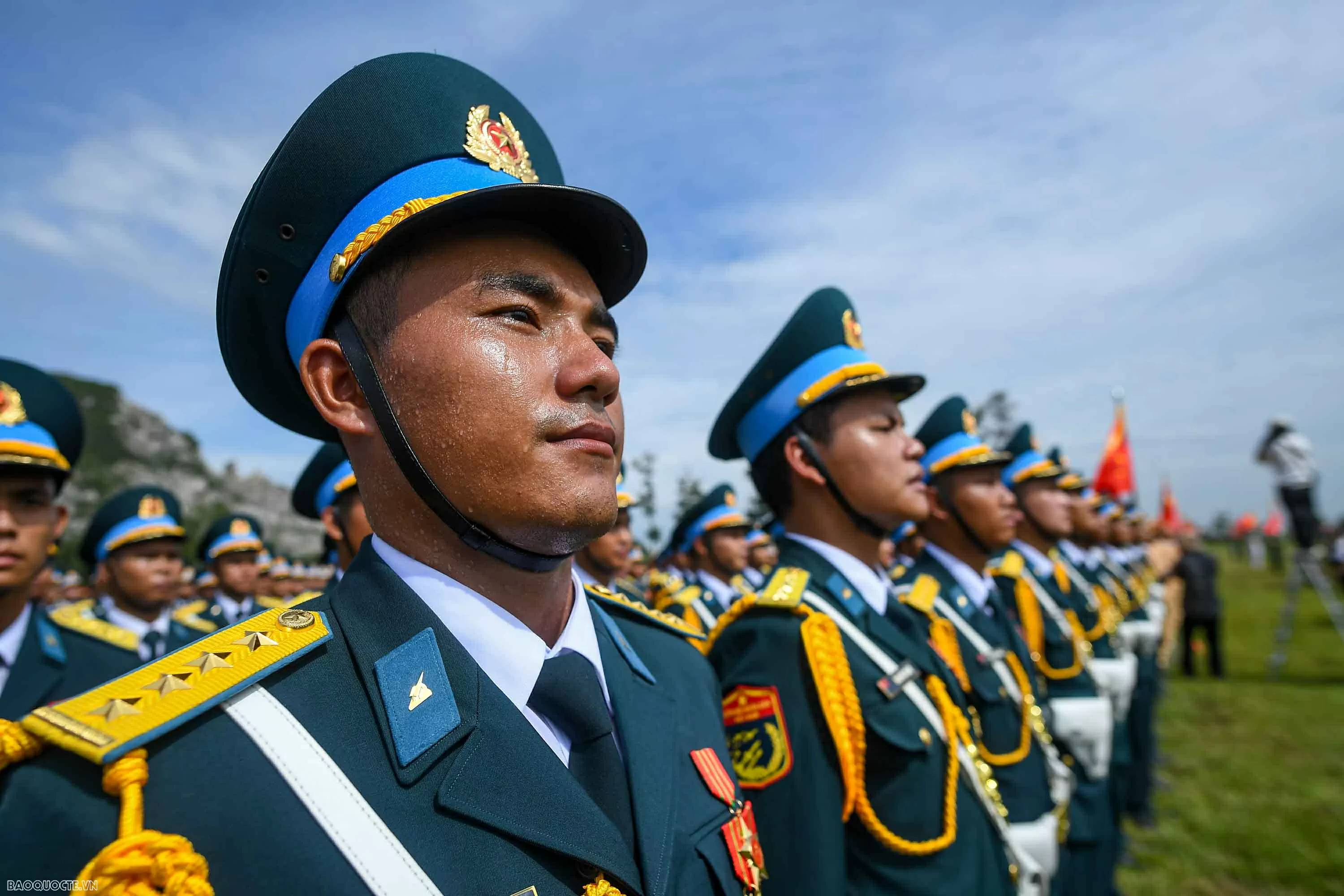 Chiến sĩ diễu binh vượt nắng, thắng mưa luyện tập