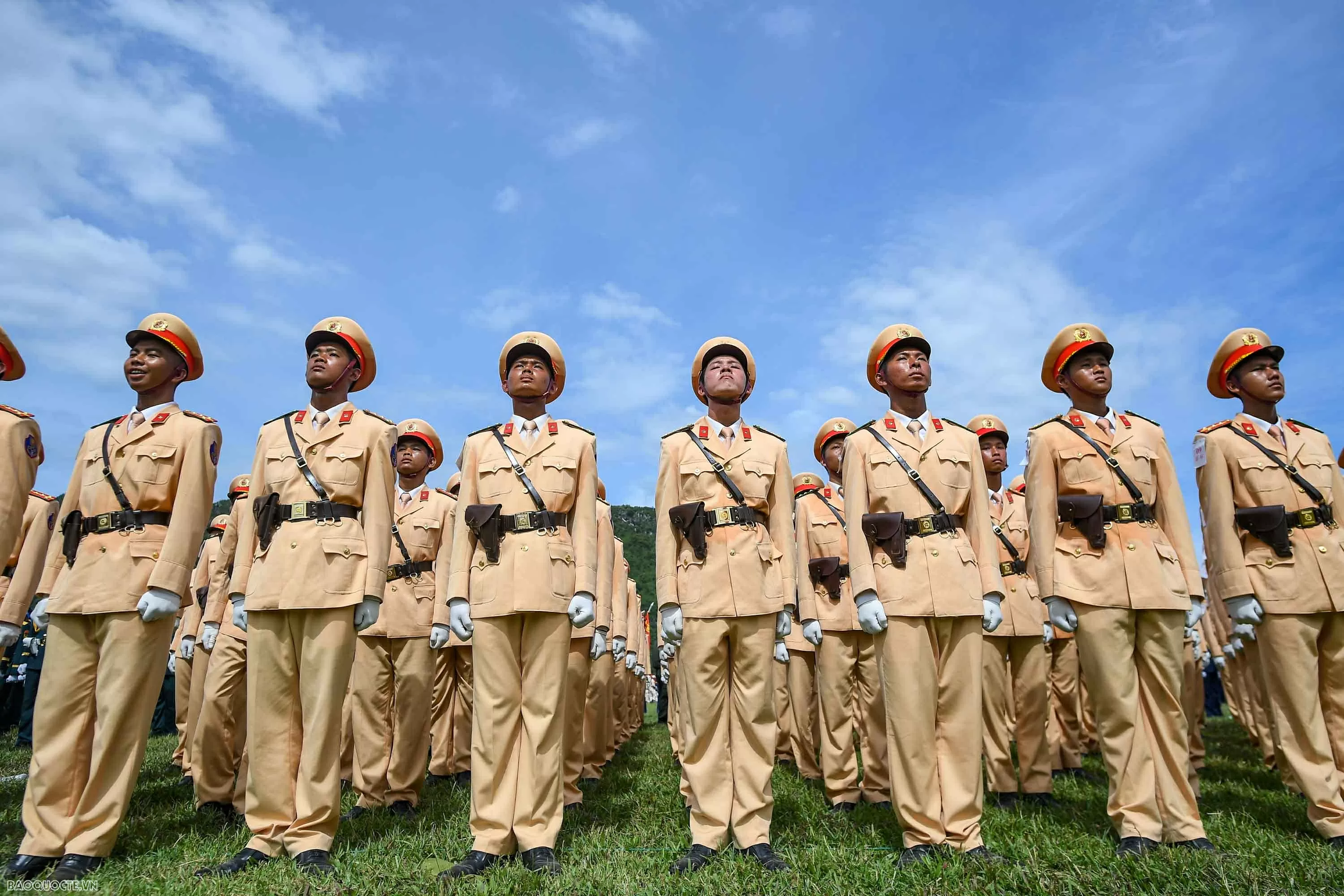 Chiến sĩ diễu binh vượt nắng, thắng mưa luyện tập