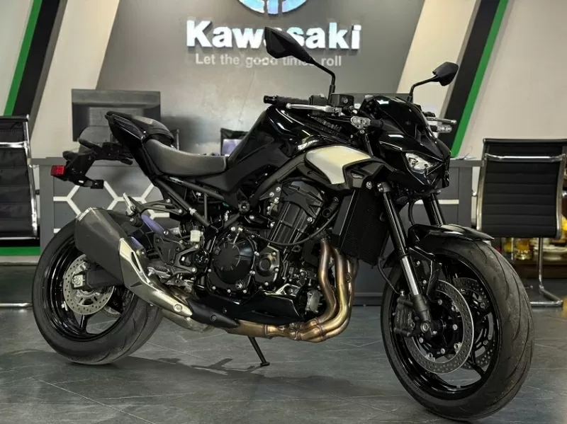 Mô tô phân khối lớn Kawasaki Z900 2025 ra mắt tại Việt Nam, giá 299 triệu đồng