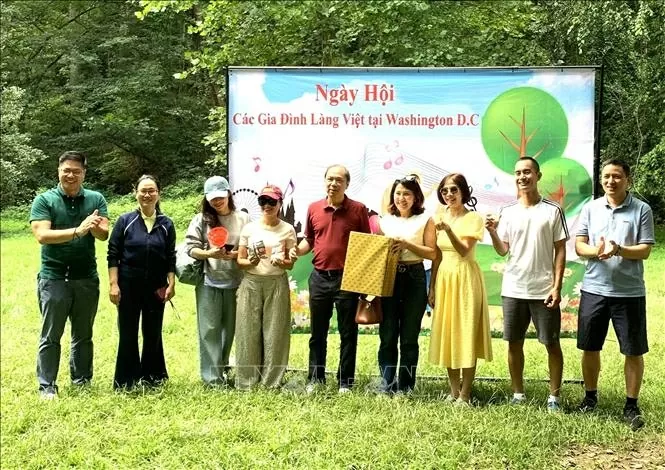 Tôn vinh giá trị truyền thống trong Ngày hội Gia đình Làng Việt tại Washington D.C. Tôn vinh giá trị truyền thống trong Ngày hội Gia đình Làng Việt tại Washington D.C.