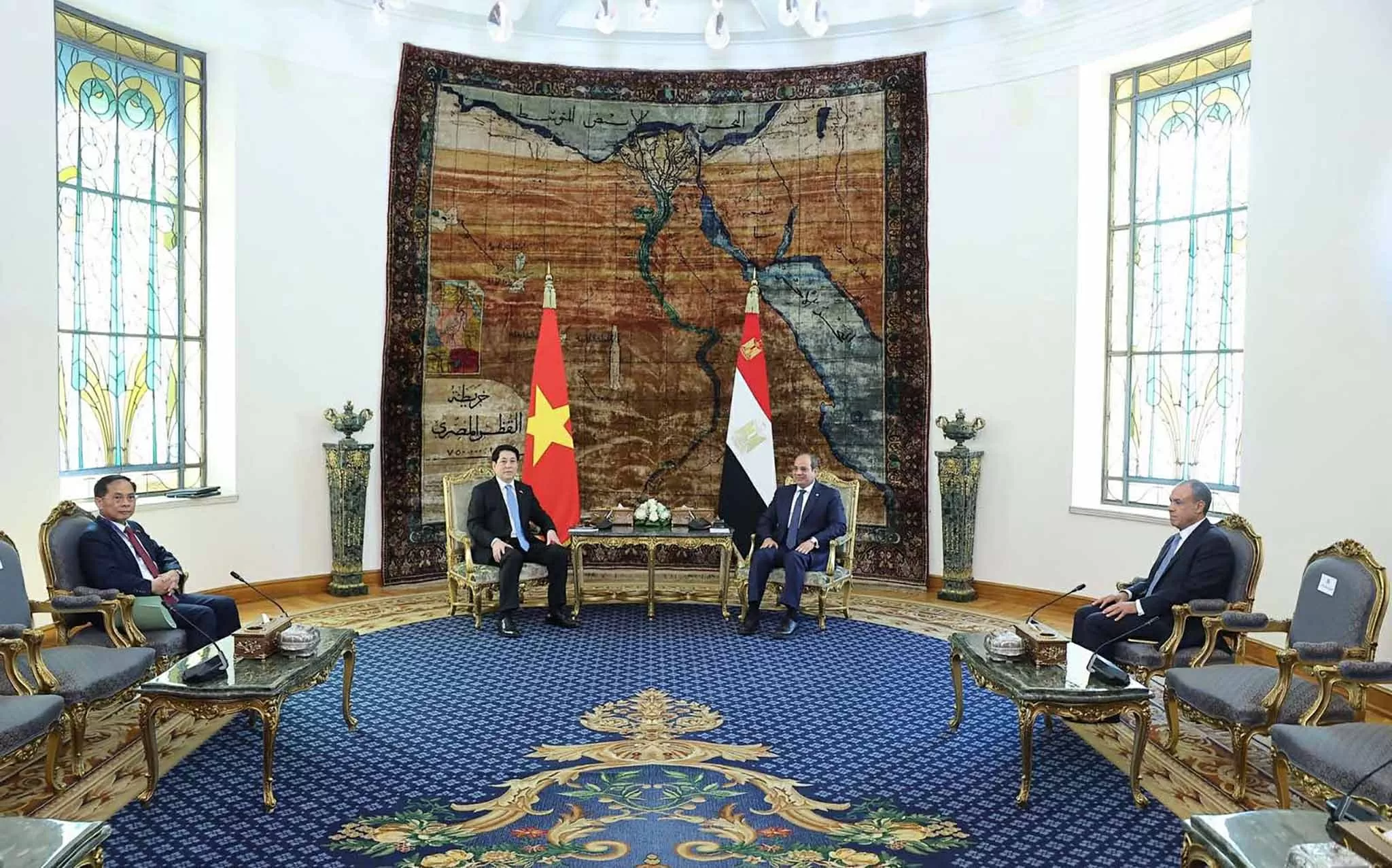 Chủ tịch nước Lương Cường và Tổng thống Ai Cập Abdel Fattah El-Sisi hội đàm hẹp.